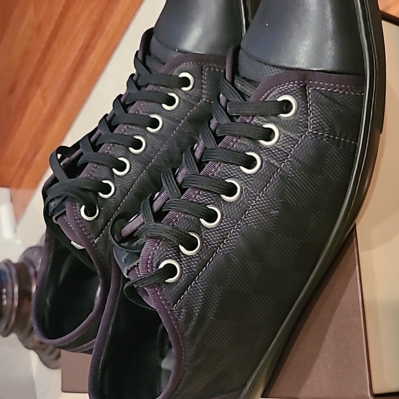 Men's Louis Vuitton Damier Sneakers - Picture 2 of 16